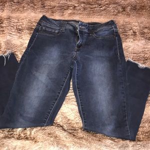 Jeggings with distressed ankles